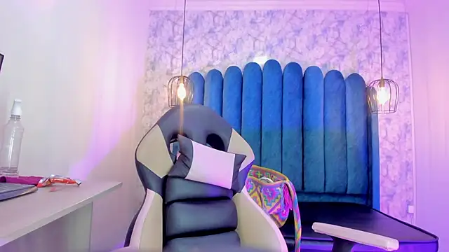 nalalye cruzz  online show from 09.18.25