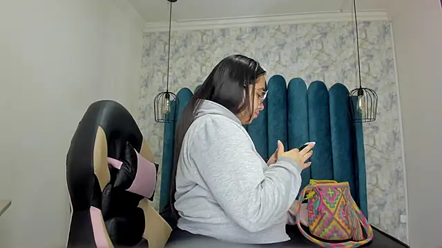 nalalye cruzz  online show from 10.16.25