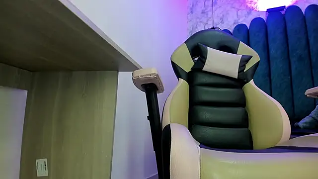 nalalye cruzz  online show from 11.28.25