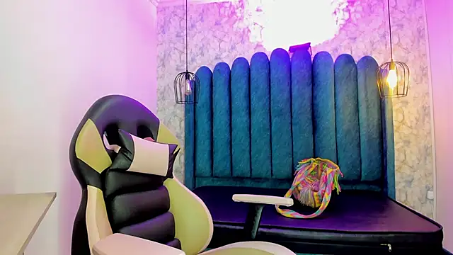 nalalye cruzz  online show from 12.17.25