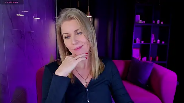 Annie Light online show from 12.04.24