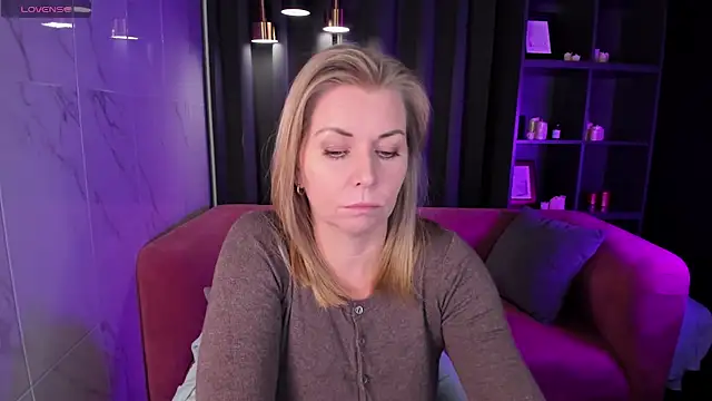 Annie Light online show from 02.25.25