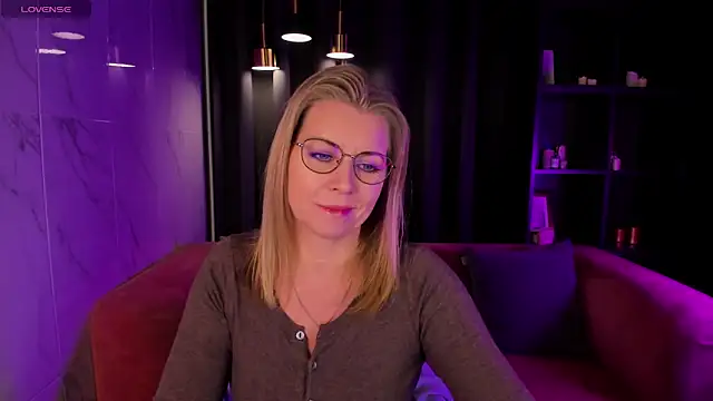 Annie Light online show from 03.09.25