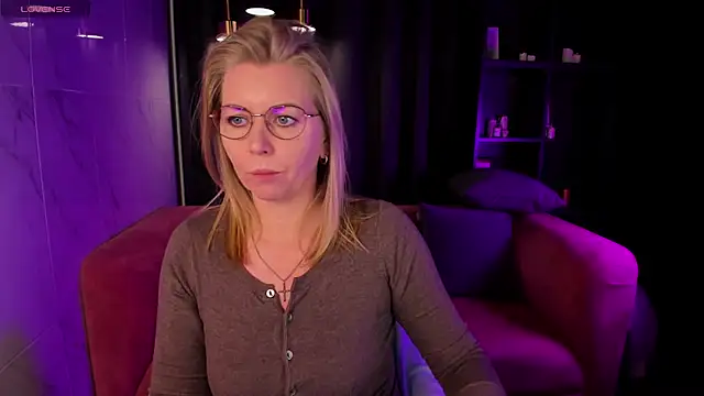 Annie Light online show from 03.09.25