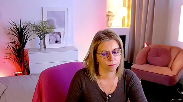 Annie Light online show from 09.30.25