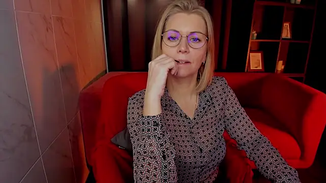 Annie Light online show from 12.02.25