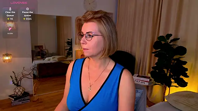 Annie Light online show from 06.04.26