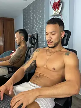 Snapshot of ARON_TAYLER01 chatting on 12.19.24 ARON TAYLER01 online show from 12.19.24