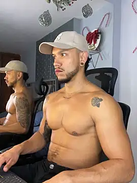 Snapshot of ARON_TAYLER01 chatting on 12.29.24 ARON TAYLER01 online show from 12.29.24