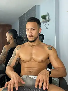 Snapshot of ARON_TAYLER01 chatting on 02.01.25 ARON TAYLER01 online show from 02.01.25