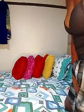 NicRaisaa online show from 02.25.25