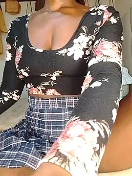 NicRaisaa online show from 09.15.25