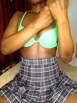 NicRaisaa online show from 11.05.25