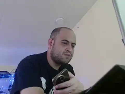 Snapshot of alphaswitchard chatting on 12.19.24 alphaswitchard online show from 12.19.24