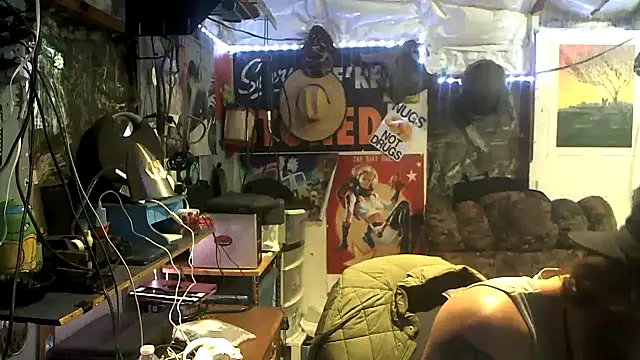 Snapshot of CloudDadddyyy420 chatting on 12.20.25 CloudDadddyyy420 online show from 12.20.25
