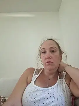 Wisie Cutie online show from 09.17.25