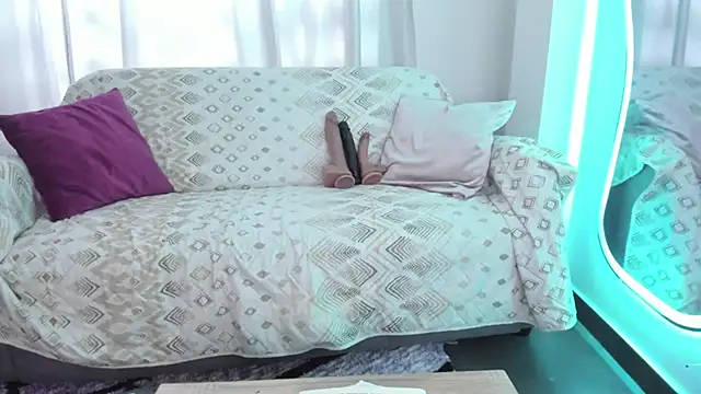 KAROLIVONNE online show from 02.24.26