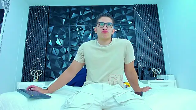 Snapshot of JeffDaltton chatting on 03.22.25 JeffDaltton online show from 03.22.25