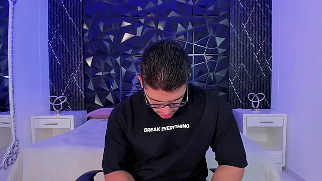 Snapshot of JeffDaltton chatting on 10.08.25 JeffDaltton online show from 10.08.25