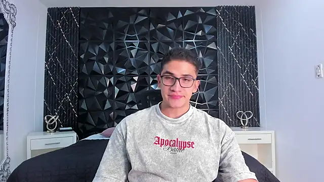 Snapshot of JeffDaltton chatting on 10.09.25 JeffDaltton online show from 10.09.25