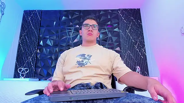 Snapshot of JeffDaltton chatting on 10.25.25 JeffDaltton online show from 10.25.25