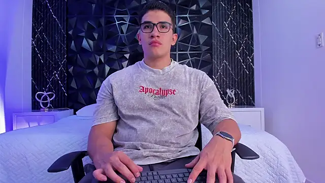 Snapshot of JeffDaltton chatting on 10.28.25 JeffDaltton online show from 10.28.25