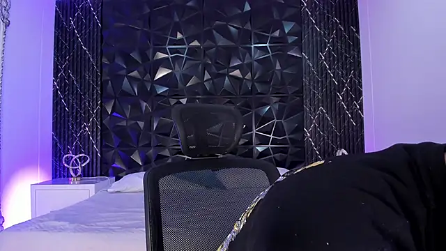 Snapshot of JeffDaltton chatting on 10.31.25 JeffDaltton online show from 10.31.25