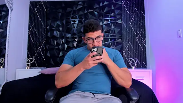 Snapshot of JeffDaltton chatting on 11.13.25 JeffDaltton online show from 11.13.25