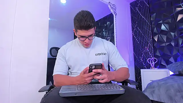 Snapshot of JeffDaltton chatting on 12.13.25 JeffDaltton online show from 12.13.25