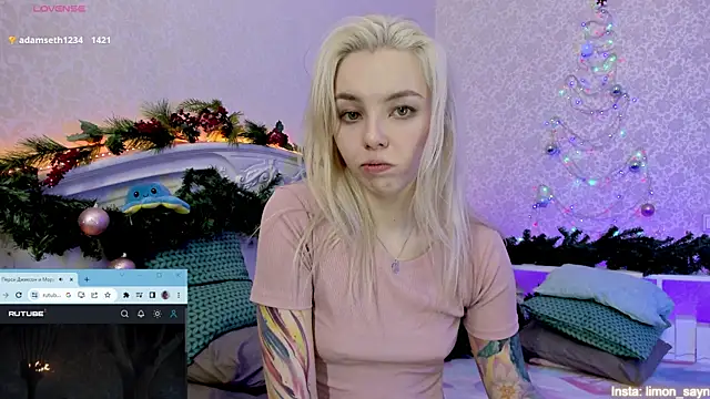 Snapshot of LillyMoure_ chatting on 01.13.25 LillyMoure online show from 01.13.25