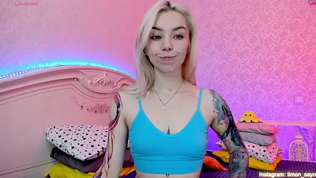 Snapshot of LillyMoure_ chatting on 01.30.25 LillyMoure online show from 01.30.25