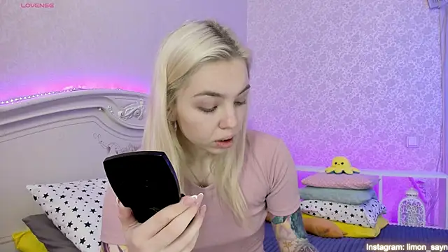 Snapshot of LillyMoure_ chatting on 02.10.25 LillyMoure online show from 02.10.25