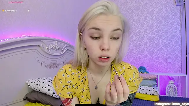 Snapshot of LillyMoure_ chatting on 02.15.25 LillyMoure online show from 02.15.25