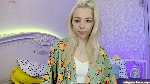 Snapshot of LillyMoure_ chatting on 02.26.25 LillyMoure online show from 02.26.25