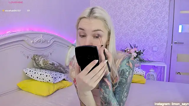 Snapshot of LillyMoure_ chatting on 03.09.25 LillyMoure online show from 03.09.25