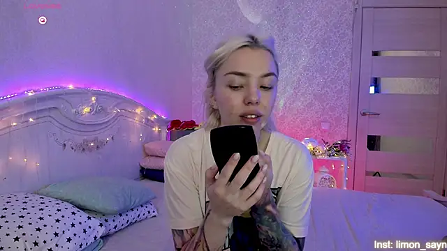 Snapshot of LillyMoure_ chatting on 09.13.25 LillyMoure online show from 09.13.25