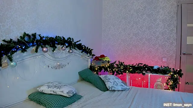 LillyMoure  online show from 01.12.26