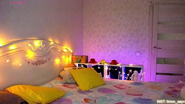 LillyMoure  online show from 03.26.26