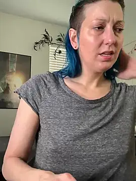 MissCumberdale online show from 03.16.25