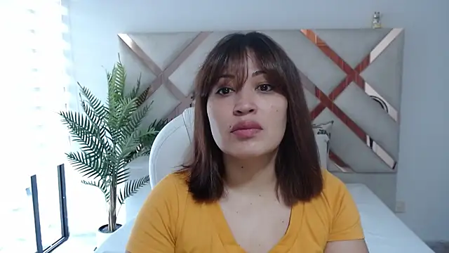 Snapshot of sophia_hadid chatting on 03.22.25 sophia hadid online show from 03.22.25