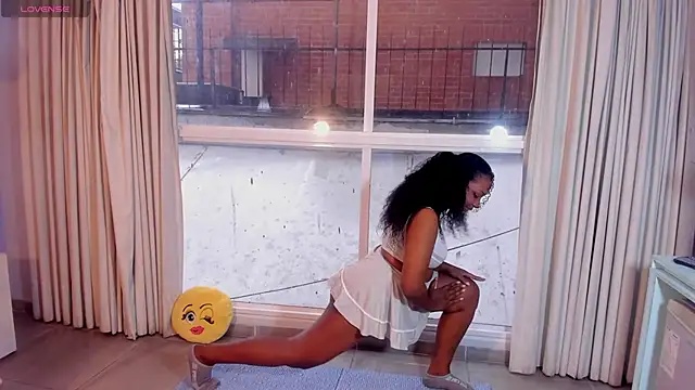 Snapshot of ElizabethBell_ chatting on 02.01.26 ElizabethBell online show from 02.01.26