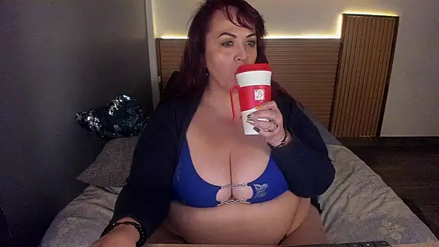 Snapshot of megan_dreamsss chatting on 11.05.25 megan dreamsss online show from 11.05.25