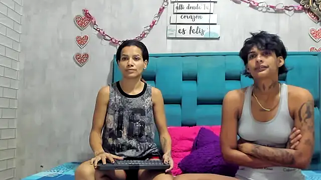 chicamir22 online show from 10.17.25