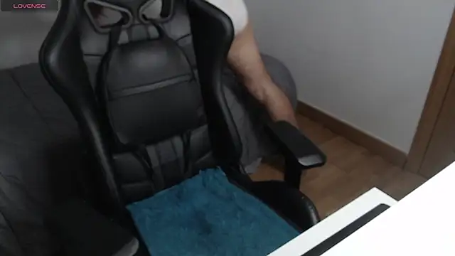 Snapshot of cutehairymacho chatting on 12.02.24 cutehairymacho online show from 12.02.24