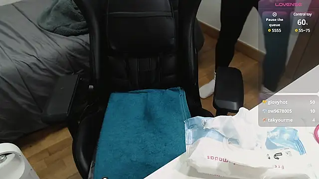 Snapshot of cutehairymacho chatting on 01.05.25 cutehairymacho online show from 01.05.25