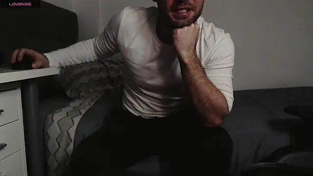 Snapshot of cutehairymacho chatting on 02.18.25 cutehairymacho online show from 02.18.25