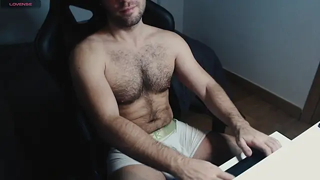 Snapshot of cutehairymacho chatting on 03.01.25 cutehairymacho online show from 03.01.25