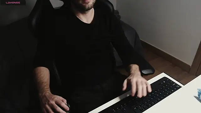 Snapshot of cutehairymacho chatting on 03.03.25 cutehairymacho online show from 03.03.25