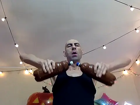 Snapshot of HandsomeAlfie chatting on 10.25.25 HandsomeAlfie online show from 10.25.25