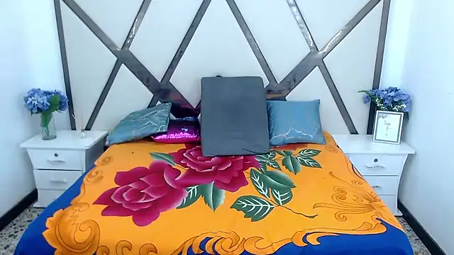 Snapshot of ChloexBigAss chatting on 12.25.24 ChloexBigAss online show from 12.25.24